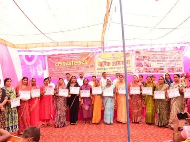 Sonbhadra News: महिला स्वयं सहायता समूह का वार्षिक अधिवेशन संपन्न, 38 ग्राम पंचायतों से 557 महिला समूह ने लिया हिस्सा.