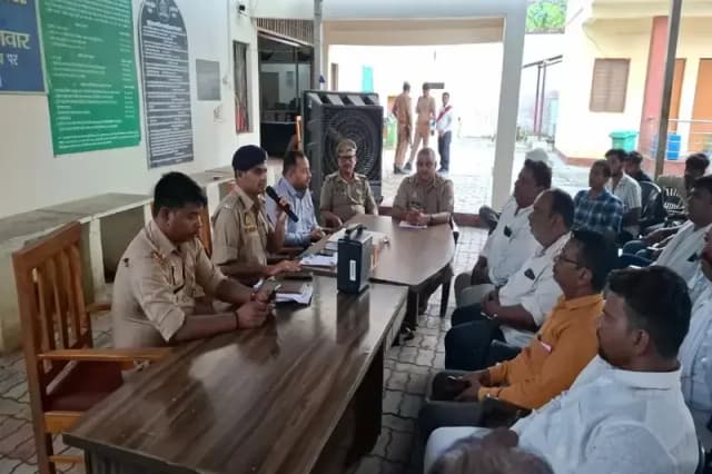 Chandauli News: एसडीएम की चेतावनी: पूजा पंडालों व आसपास के क्षेत्रों में छेड़खानी या अभद्र व्यवहार नहीं किया जाएगा बर्दाश्त. 