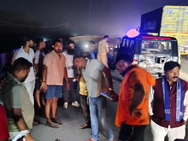 Sonbhadra News: सड़क हादसे में बाइक सवार एक की मौत, एक अन्य घायल.
