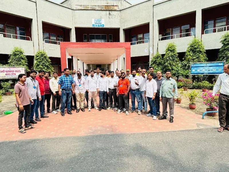 Sonbhadra News: एनबीसी चुनाव को लेकर एटक संगठन के पदाधिकारियों द्वारा किया गया पर्चा दाखिल.