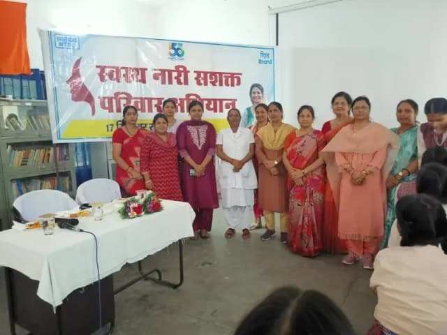 Sonbhadra News: "स्वास्थ नारी-सशक्त परिवार अभियान" के तहत छात्राओं को स्वास्थ्य संबंधी विभिन्न जानकारियां दी गई- डॉ० ज्योति.
