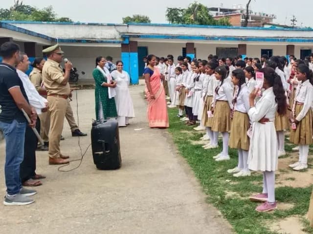 Sonbhadra News: महिला सशक्तिकरण अभियान के तहत आदर्श रिहंद शिक्षा निकेतन एकेडमी में छात्राओं को किया गया जागरूक.