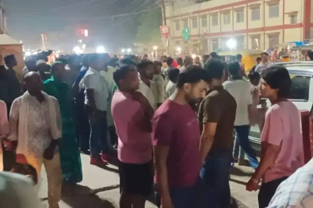 Chandauli News: फल खरीदते समय अधिवक्ता और उनके परिवार के साथ फल विक्रेताओं ने की मारपीट, एक गिरफ्तार.