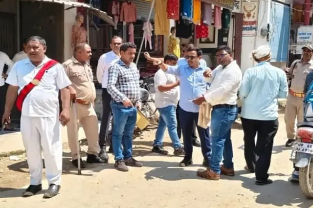 Chandauli News: अवैध अतिक्रमण किए दुकानदारों को एसडीएम ने दी चेतावनी, पांच दिनों में हटाए अतिक्रमण नहीं तो होगी कार्रवाई.  