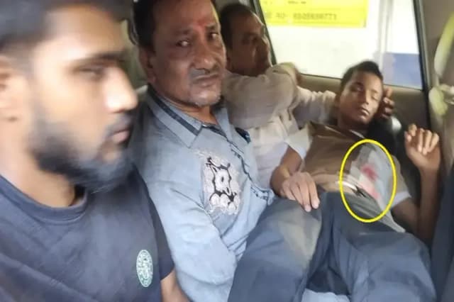 Chandauli News: किशोर को दुकान से मंदिर के पास बुलाकर युवकों ने मारा चाकू, हालत गंभीर ट्रामा सेंटर रेफर.