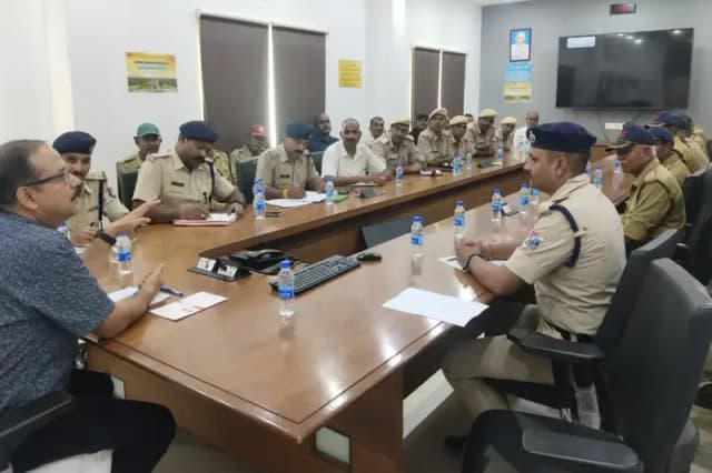 Chandauli News: मालगाड़ी से शराब की तस्करी रोकेंगे पूर्व सैनिक और आरपीएफ की संयुक्त टीम.
