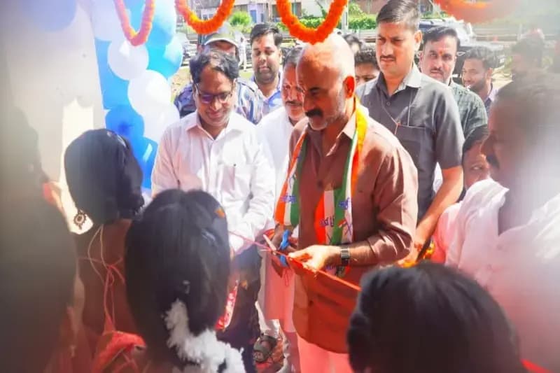 Chandauli News: बीजेपी विधायक सुशील सिंह ने कहा नव-निर्मित भवन में बच्चों को पठन-पाठन में मिलेगी सहूलियत.