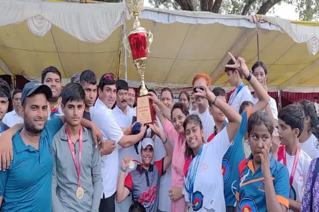  Chandauli News: तीरंदाजी प्रतियोगिता में मिर्जापुर मंडल ओवरऑल चैंपियन.
