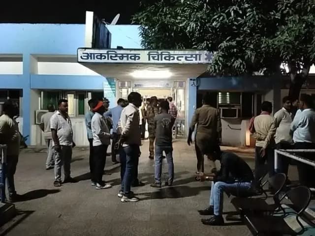 Sonbhadra News: कंटेनर ट्रक और बाइक की जोरदार टक्कर, बाइक सवार दो युवकों की मौत.