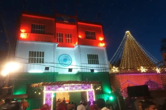 Chandauli News: दुर्गा पूजा पंडाल में दिखा तिरंगा और ऑपरेशन सिंदूर का झलक, श्रद्धालुओं ने किया दर्शन-पूजन.