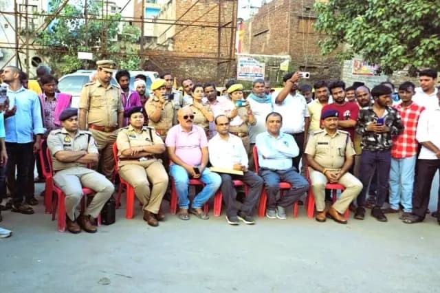 Chandauli News: नुक्कड़ नाटक के माध्यम से महिला सशक्तिकरण के तहत किया जागरूक.
