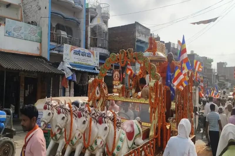 Chandauli News: बौद्ध पहाड़ियों से निकाली गई सम्राट अशोक धम्म विजयादशमी यात्रा.
