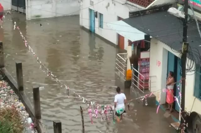 Chandauli News: झमाझम बारिश ने विभागों की खोली पोल- जिम्मेदार पूरी तरह से साधे मौन