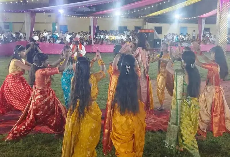 Sonbhadra News: डांडिया उत्सव में दिखा भक्ति और संस्कृति का अद्भुत संगम.