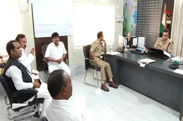 Chandauli News: मनोज सिंह डब्लू पर दर्ज एफआईआर को हटाए पुलिस, एसपी से मिला सपा का प्रतिनिधिमंडल. 