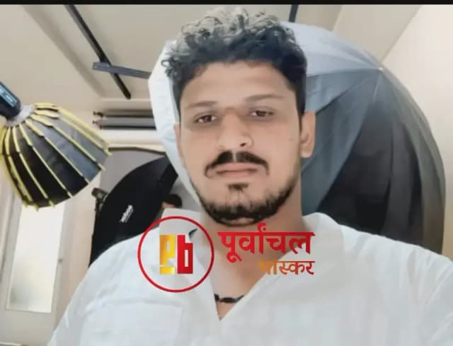 Chandauli News: सड़क पर पड़े कीचड़ पर फिसल कर गिरी बाइक, बड़े भाई की मौत, छोटे भाई और रिश्तेदार की हालत गंभीर. 

