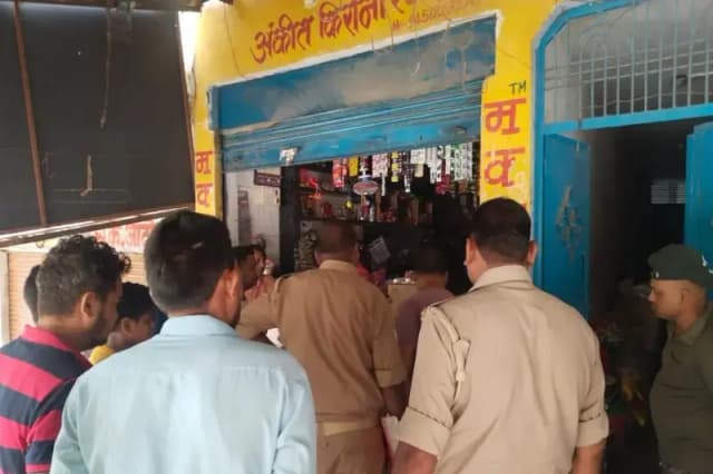 Chandauli News: किराना स्टोर को चोरों ने बनाया निशाना, लगातार चोरियों से इलाके में दहशत.
