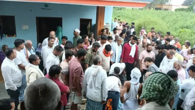 Chandauli News: टुल्लू पंप में उतरा करंट, चपेट में आकर युवक की मौत, परिजनों में मचा कोहराम.
