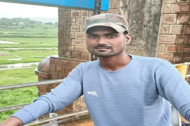  Chandauli News: घर से बाइक लेकर निकले युवक का नहर में उतराता मिला शव.