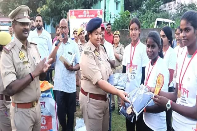 Chandauli News: मिशन शक्ति के अंतर्गत खेलकूद के माध्यम से सीओ ने किया जागरूक,हर क्षेत्र में महिलाओं को रहना चाहिए जागरूक.