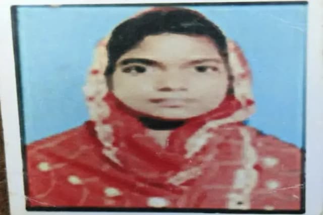 Chandauli News: मंगलवार शाम से लापता विवाहिता का पेड़ से लटकता मिला शव, मचा हड़कंप.  