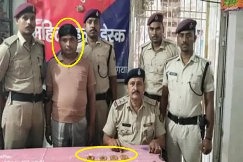 Chandauli News: आरपीएफ ने कालका मेल से दो किलो सोना किया बरामद, एक तस्कर गिरफ्तार. 