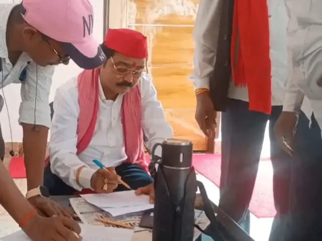 Sonbhadra News: सांसद छोटेलाल खरवार ने सोशल मीडिया अफवाहों का खंडन किया, कहा- बिना जानकारी आरोप लगाने वालों पर होगी सख्त कार्रवाई.