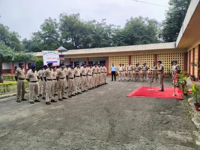Sonbhadra News: नोएडा अंतर्राष्ट्रीय हवाई अड्डे से सुरक्षित उड़ान की कमान CISF के जिम्मे, सोनभद्र CISF यूनिट में ख़ुशी की लहर.