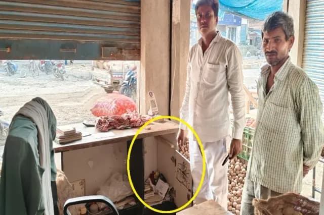 Chandauli News: शटर तोड़कर दुकान में घुसे चोरों ने चालीस हजार नगदी पर हाथ किया साफ़.
