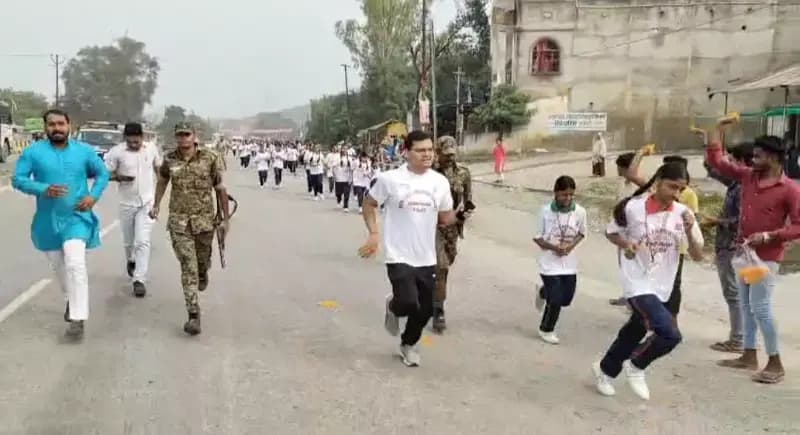 Sonbhadra News: 'रन फॉर एम्पावरमेंट' का हुआ आयोजन, एसपी सोनभद्र ने भी लिया हिस्सा, दिया खास संदेश.
