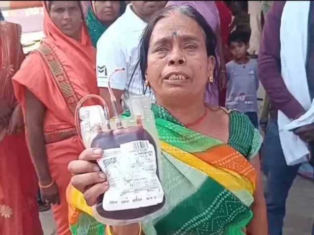 Sonbhadra News: डिलीवरी के बाद नवजात शिशु के गायब होने का परिजन लगा रहे आरोप, डॉक्टरों की लापरवाही से प्रसूता की हालत बिगड़ने का भी आरोप.
