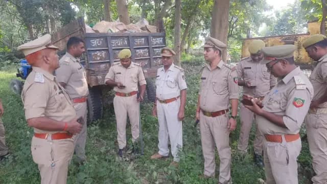Chandauli News: लालमनीया पहाड़ी पर अवैध बोल्डर लदी ट्रैक्टर को वन विभाग ने किया जब्त, खनन माफियाओं में मचा हड़कंप.
