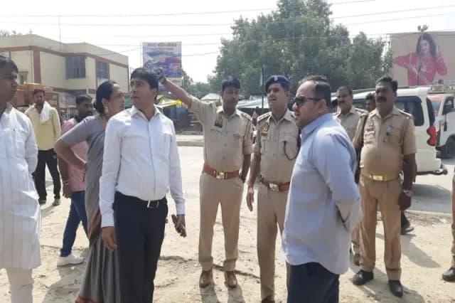 Chandauli News: पुलिस ने रोका वेंडिंग जोन का निर्माण नगर पालिका के ईओ और कोतवाल में हुई तीखी नोकझोंक.
