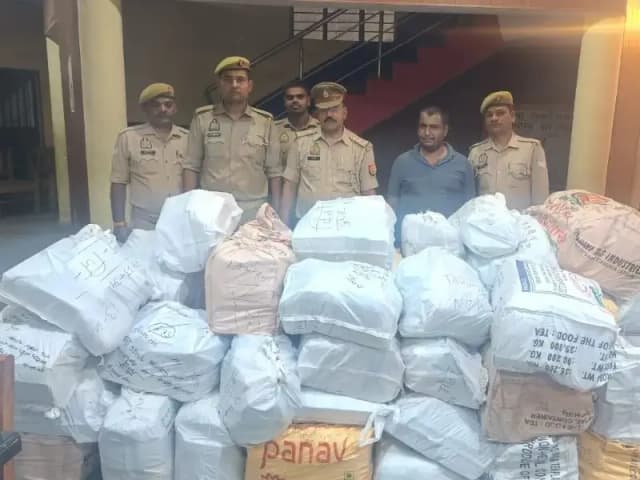 Sonbhadra News: रॉबर्ट्सगंज पुलिस की बड़ी कार्रवाई, 5 लाख रुपये कीमत के 2 क्विंटल अवैध पटाखा जब्त, एक आरोपी गिरफ्तार.