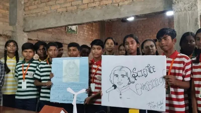 Sonbhadra News: डॉ. ए.पी.जे. अब्दुल कलाम की जयंती पर हिंदलवली ग्लोरियस पब्लिक स्कूल में विज्ञान प्रदर्शनी का आयोजन.
