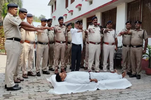 Chandauli News: आरपीएफ जवानों को सीपीआर देने का दिया गया प्रशिक्षण और दिलाई गयी शपथ. 