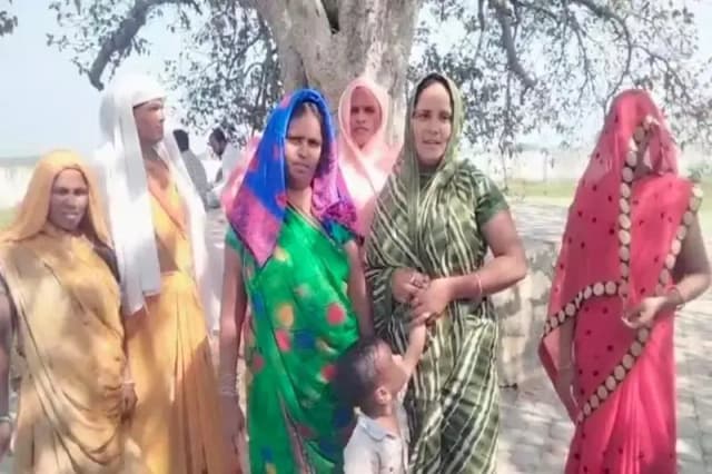 Chandauli News: कुंदरा गांव की आंगनबाड़ी कार्यकत्री पर पुष्टाहार घोटाले के आरोप, महिलाओं में बढ़ा आक्रोश.