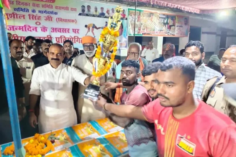 Chandauli News: राज्यस्तरीय कबड्डी प्रतियोगिता में कम्हरिया ने ट्रॉफी पर किया कब्जा.