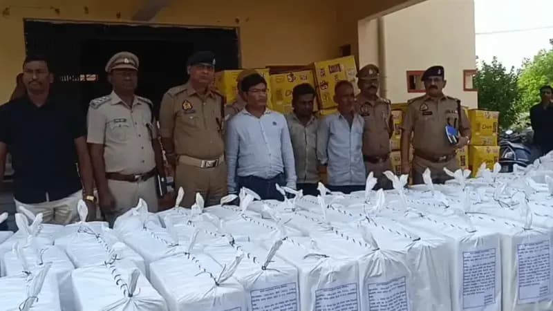Sonbhadra News: 3.5 करोड़ की नशीली सिरप की खेप पर पुलिस का सिंकजा, गाजियाबाद से झारखंड जा रही थी 1.19 लाख शीशियों की खेप.