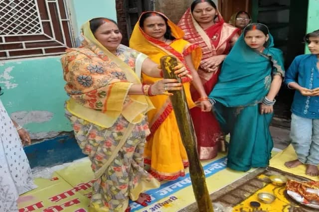 Chandauli News: बहनों ने ब्रत रखकर कि भाईयों की लंबी उम्र की कामना, गोवर्धन पूजा की कहानियाँ सुनाकर उनकी महिमा का किया बखान.  