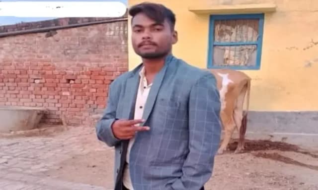 Chandauli News: कार बाइक की टक्कर के दौरान घायल युवक की इलाज के दौरान ट्रामा सेंटर में मौत, परिजनों में मचा कोहराम. 

