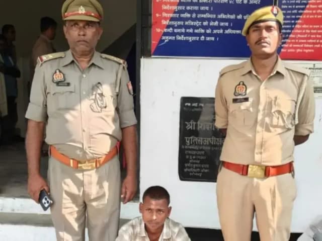 Sonbhadra News: चोरी की पांच बैटरी के साथ एक चोर चढ़ा पुलिस के हत्थे.