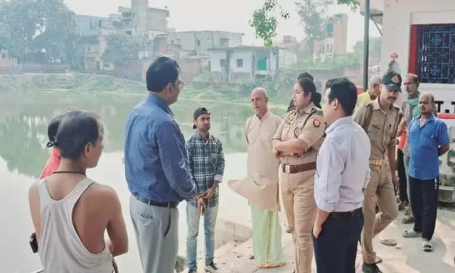Chandauli News: डाला छठ महापर्व को लेकर शुरू हुई सकलडीहा सरोवर की सफाई.