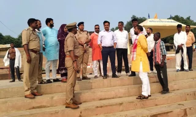 Chandauli News: डाला छठ पर्व पर एसडीएम ने बलुआ घाट का किया निरीक्षण.  
