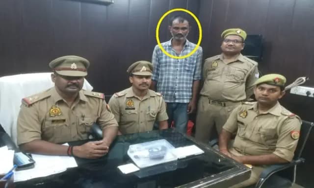 Chandauli News: 25 हजार इनामी अंतर्जनपदीय गौ तस्कर गिरफ्तार, गोवंश को बिहार ले जाने के चक्कर में कुचलकर की थी एक व्यक्ति की हत्या.  