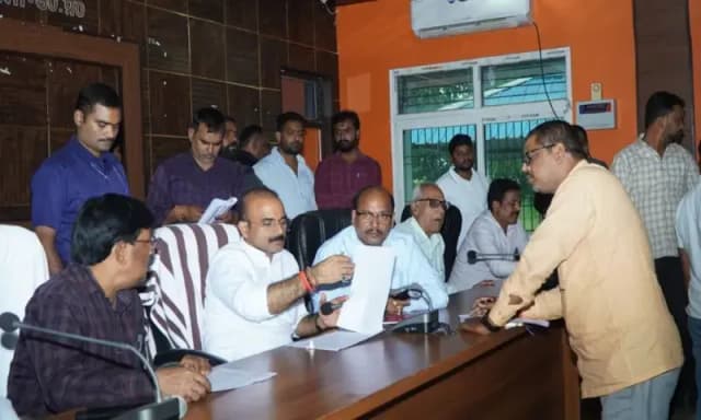 Chandauli News: छठ महापर्व की तैयारियों को लेकर विधायक ने ली बैठक.