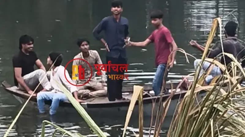 Chandauli News: छठ पूजा के दौरान चंद्रप्रभा नदी में पलटी नाव, 6 लोग डूबे, तीन लापता, सेल्फी लेने के चक्कर में हुआ हादसा.