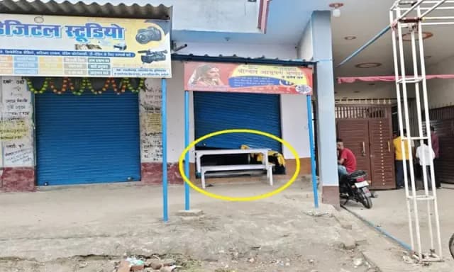 Chandauli News: हौसला बुलंद चोरों ने पुलिस चौकी के समीप स्थित आभूषण की दुकान को बनाया निशाना, बड़ी चोरी की घटना को दिया अंजाम. 