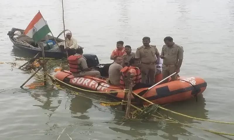 Chandauli News: गंगा में लगातार डूबकर मरने की घटनाओं को रोकने के लिए पुलिस हुई सक्रिय.  