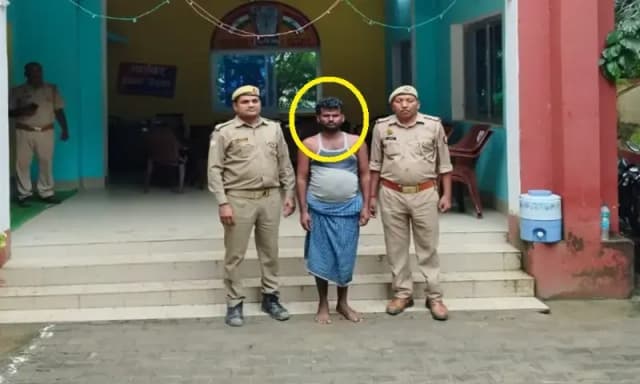 Chandauli News: छठ पूजा पर हुए नाव हादसे में नाविक को पुलिस नई किया गिरफ्तार, लापरवाही को लेकर बबुरी थाने पर एसपी कब करेंगे कार्रवाई.